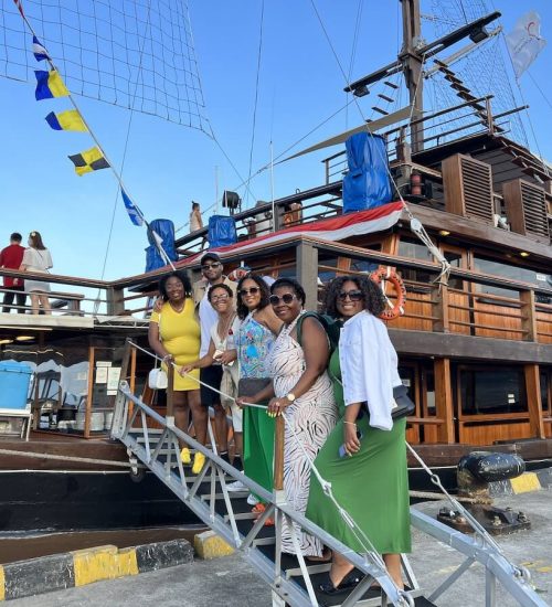 Bali Dinner Cruise & Uluwatu Temple Experience 1